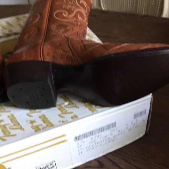 Tony Lana alligator boots. New   Honey in color size 9b - Picture 3 of 3